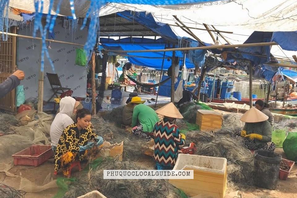 phu quoc local fix fishing nets
