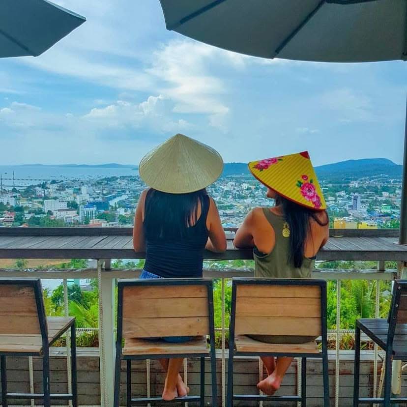 Explore the Island on Foot with Local Guides